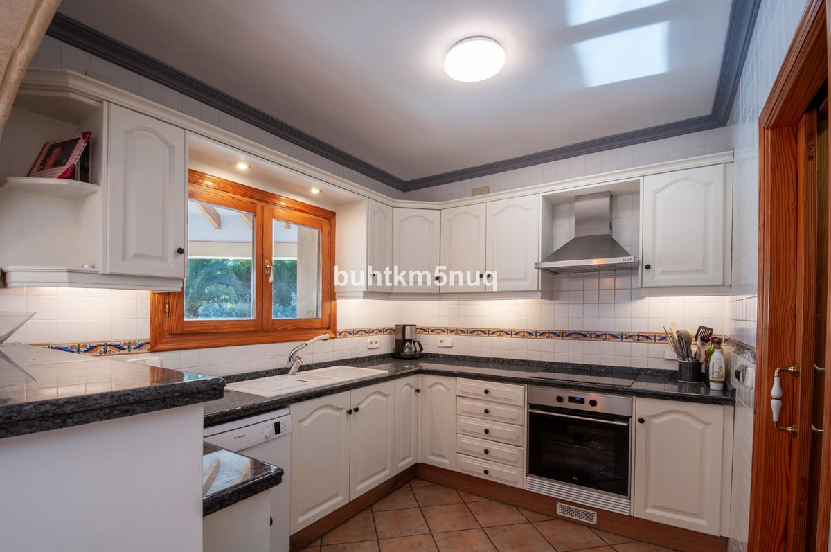 Villa in Calp - Image 3