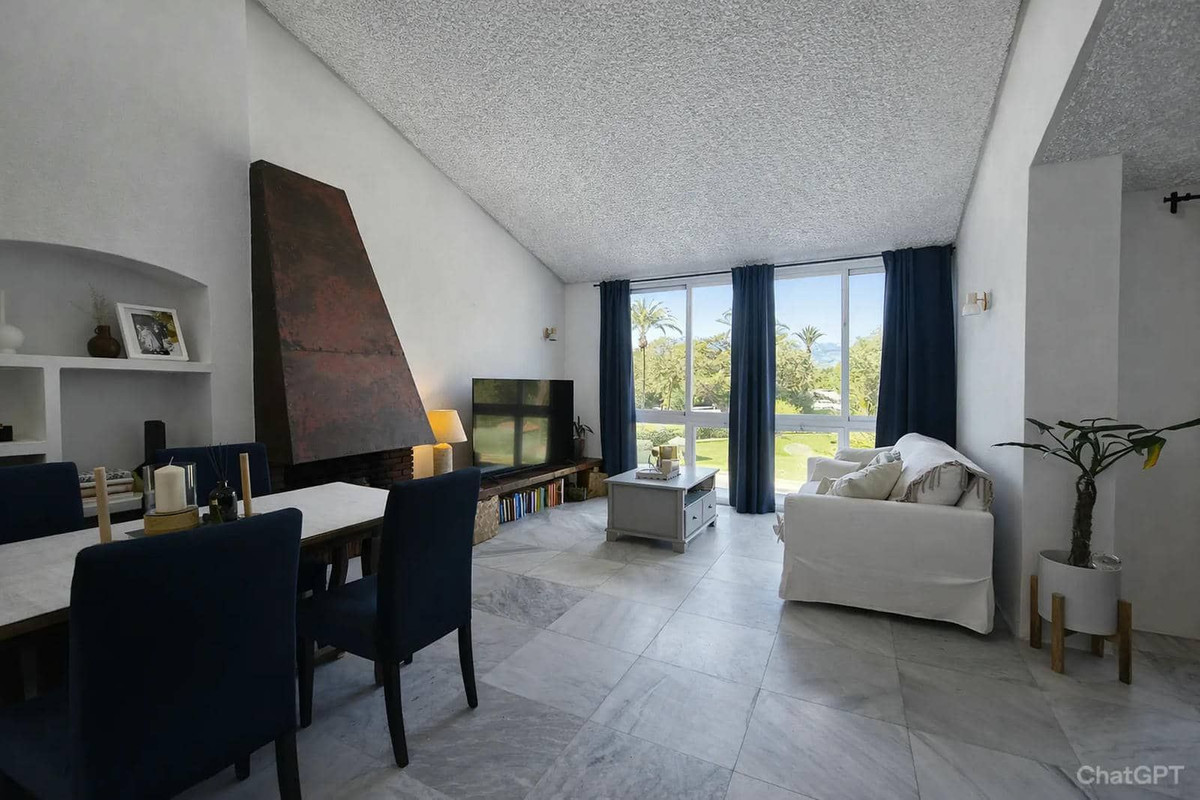 House in Estepona - Image 3