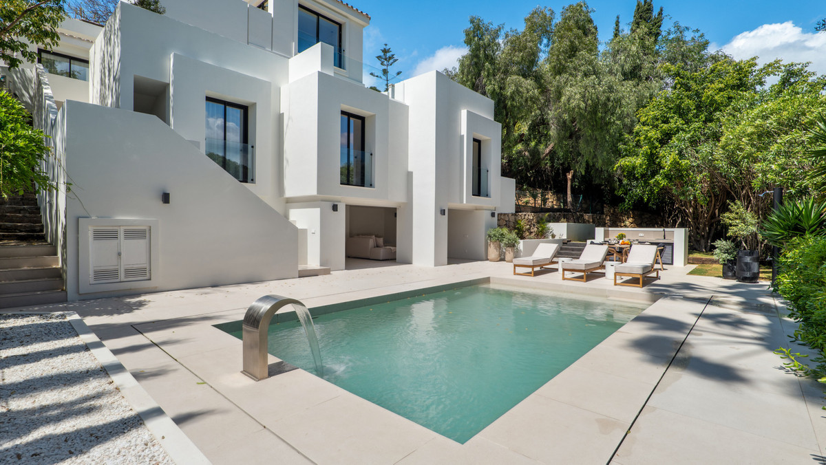 Villa in Nueva Andalucia - Image 3