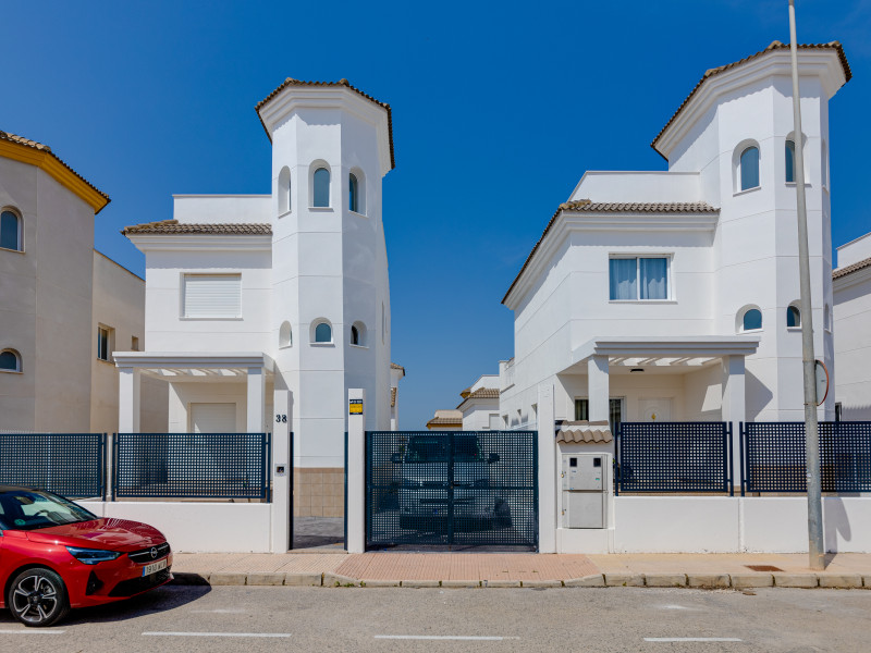 House in San Fulgencio - view 1