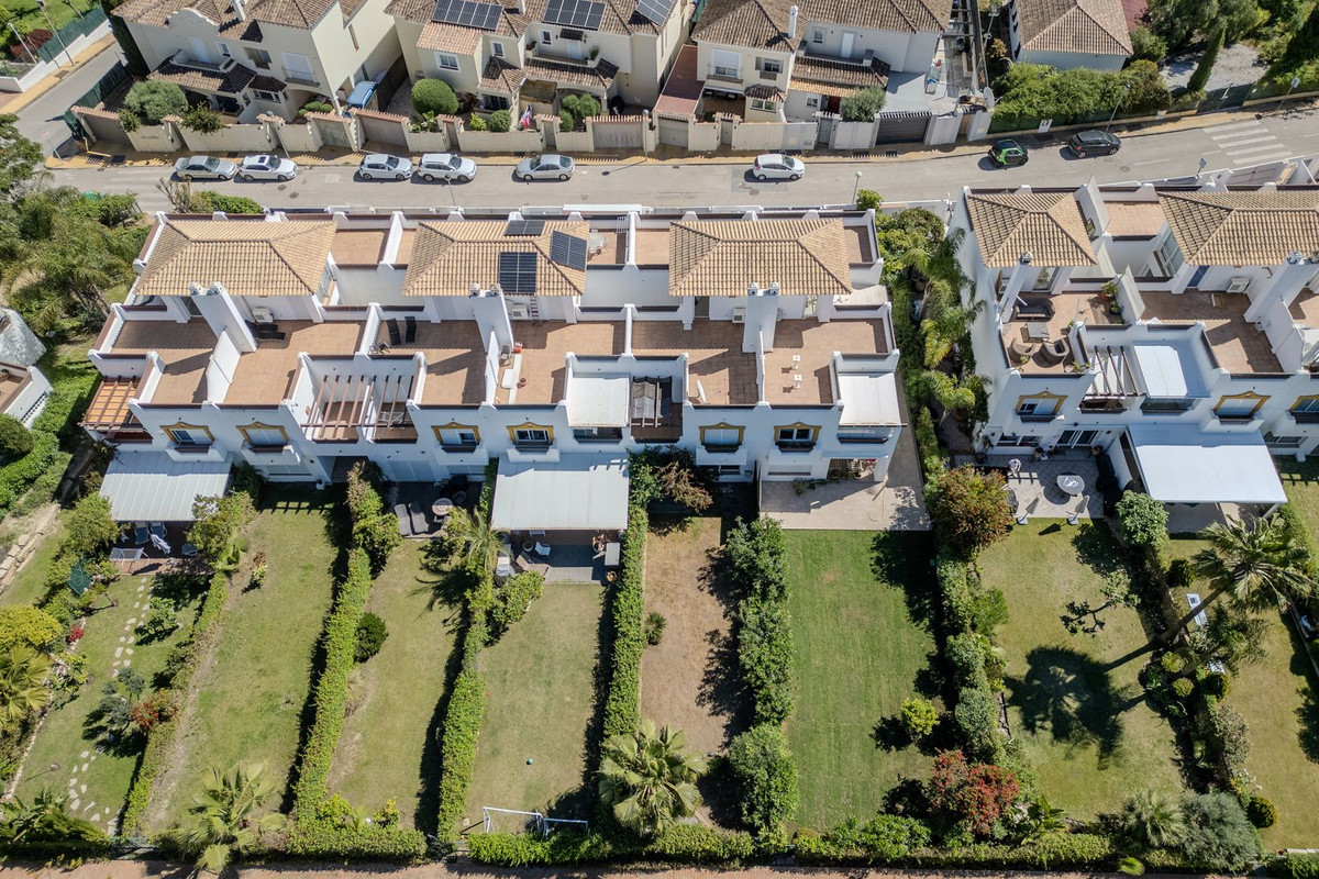 House in Estepona - Image 2