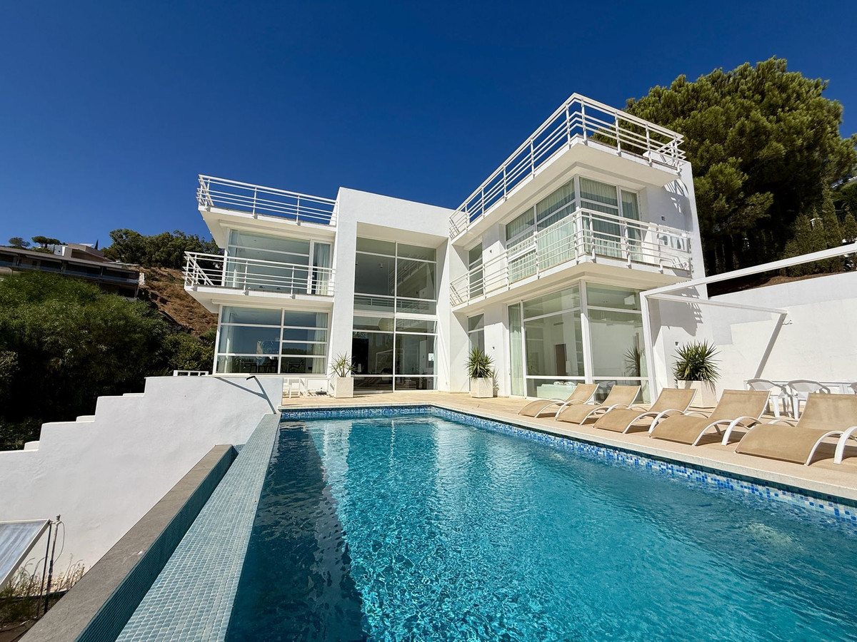 Villa in Mijas Costa - Image 2