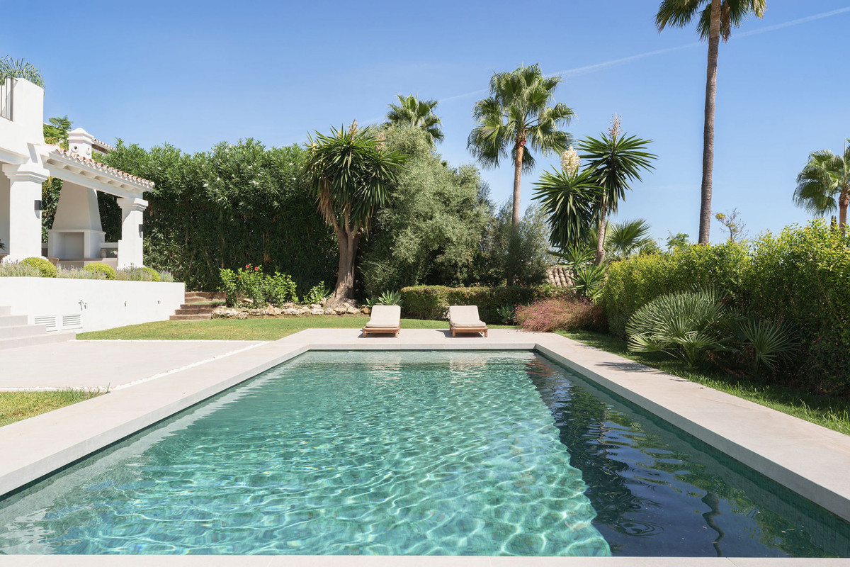 Villa in Nueva Andalucia - Image 3