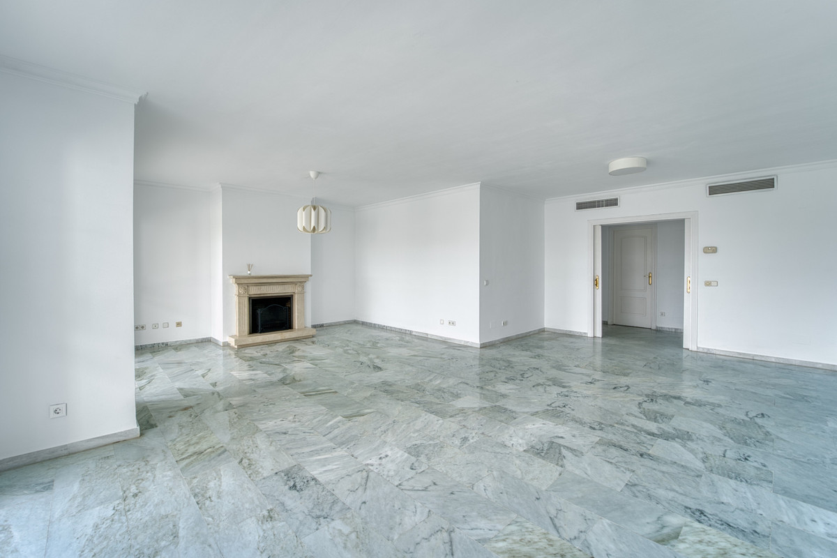 Penthouse in Guadalmina - view 1