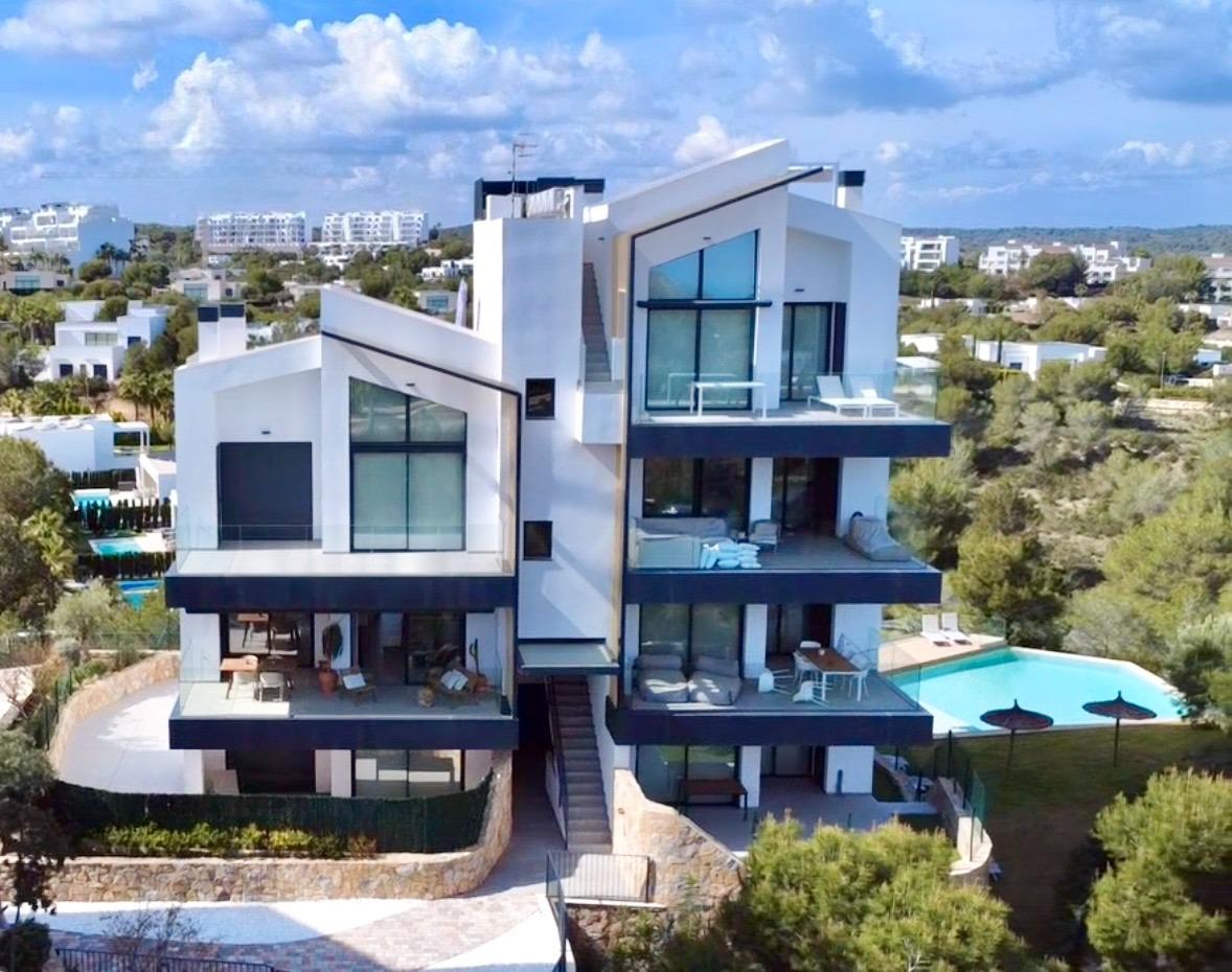 House in Molins - view 1