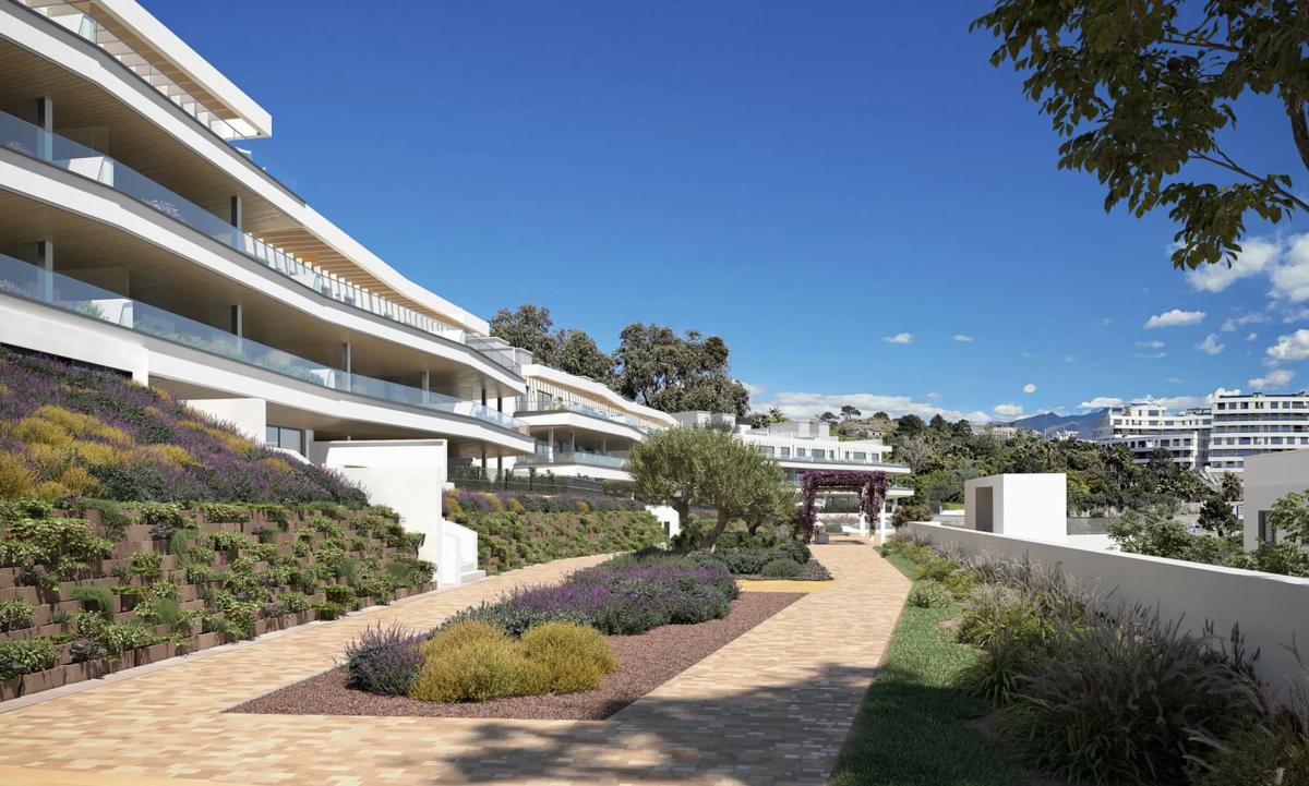 House in Estepona - Image 3