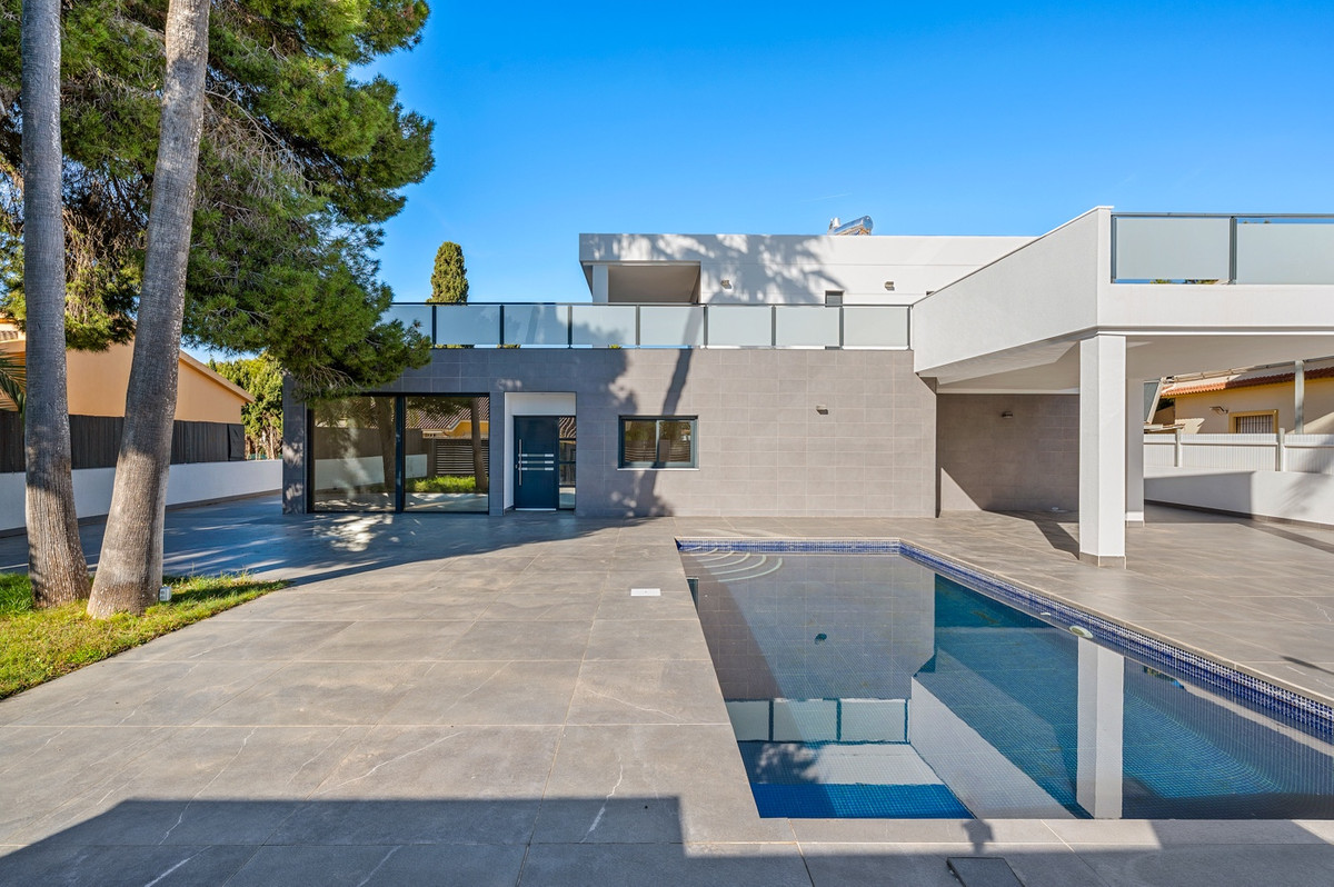 Villa in Dehesa de Campoamor - view 1