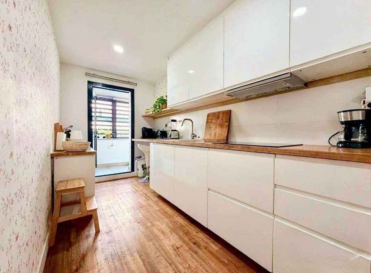 House in Estepona - Image 3