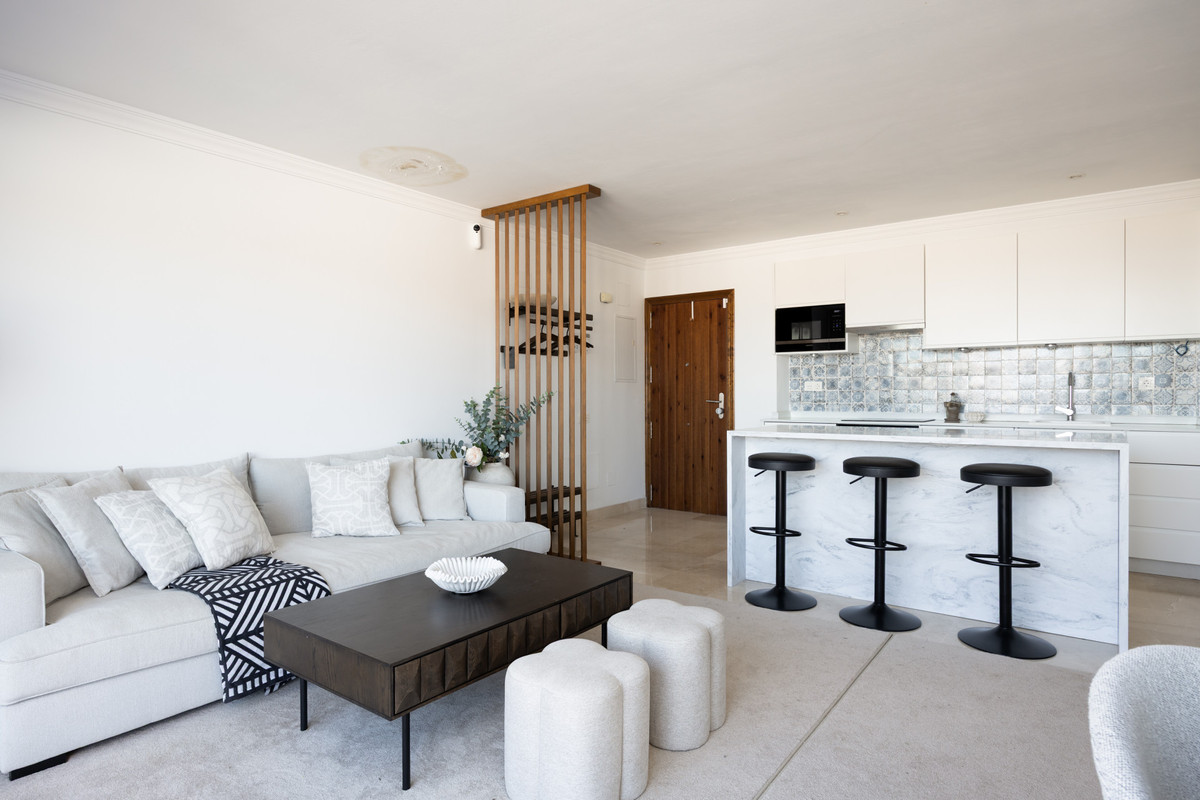 Penthouse in El Paraiso - Image 3