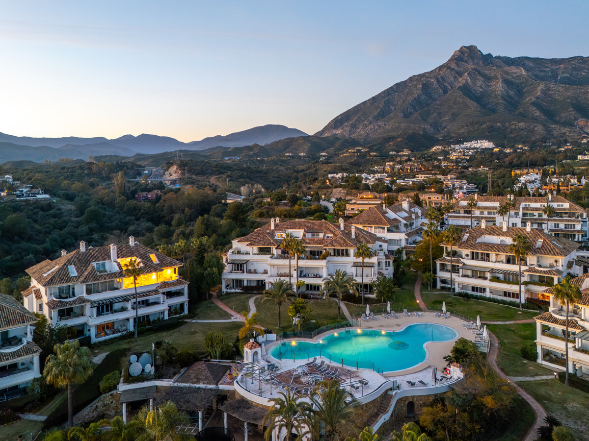 Penthouse in Nueva Andalucia - view 1