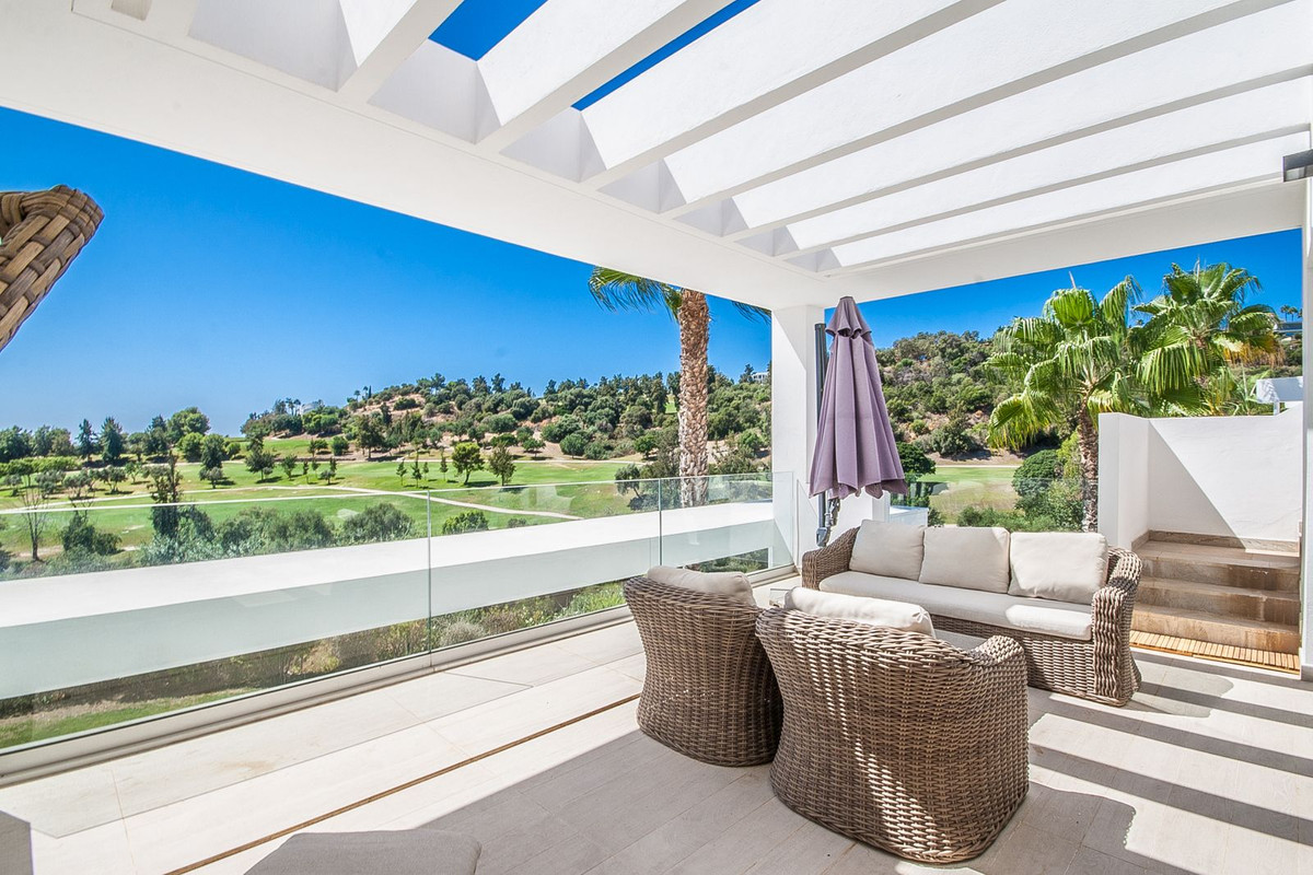 Penthouse in Benahavis - view 1