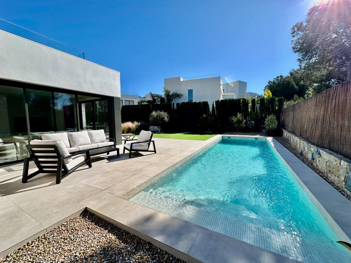 Villa in Dehesa de Campoamor - Image 2