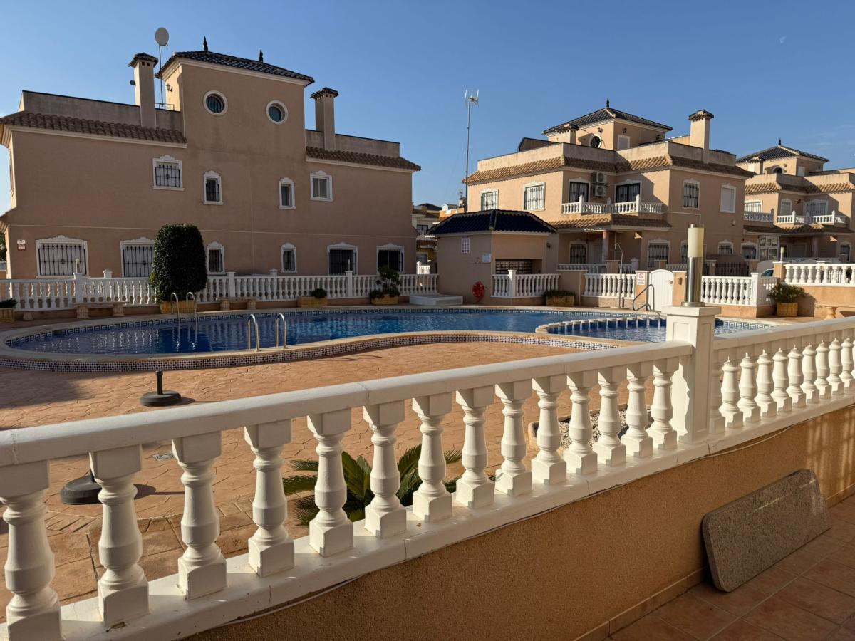 House in Torre de la Horadada - Image 2