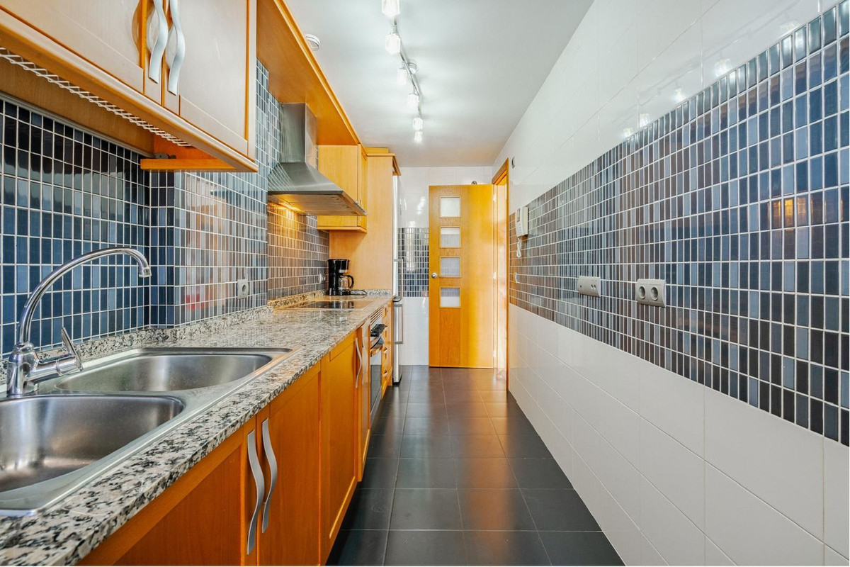 House in Estepona - Image 3