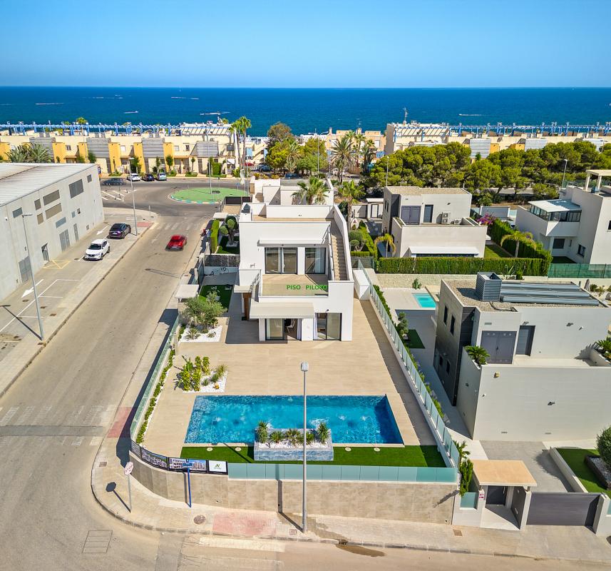 Villa in Molins - view 1