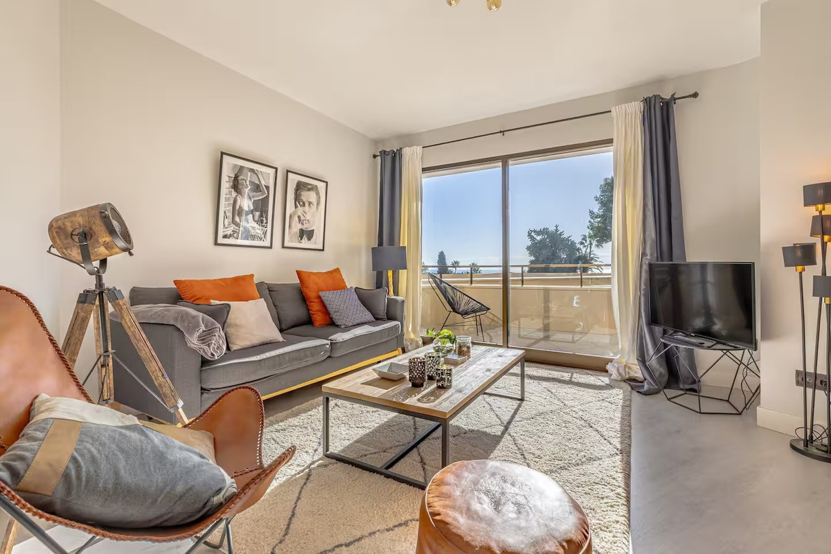 House in Estepona - Image 3