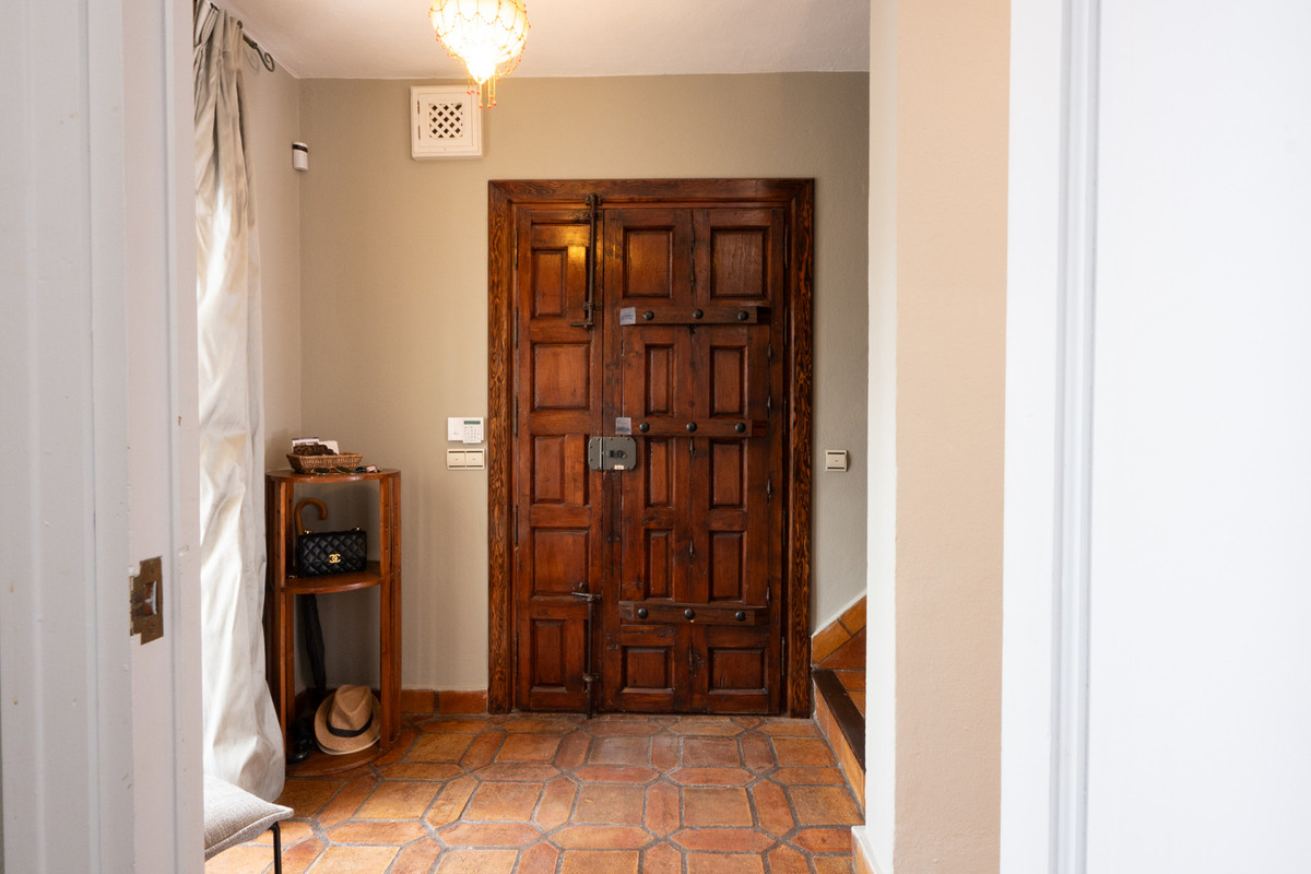 House in Nueva Andalucia - Image 2