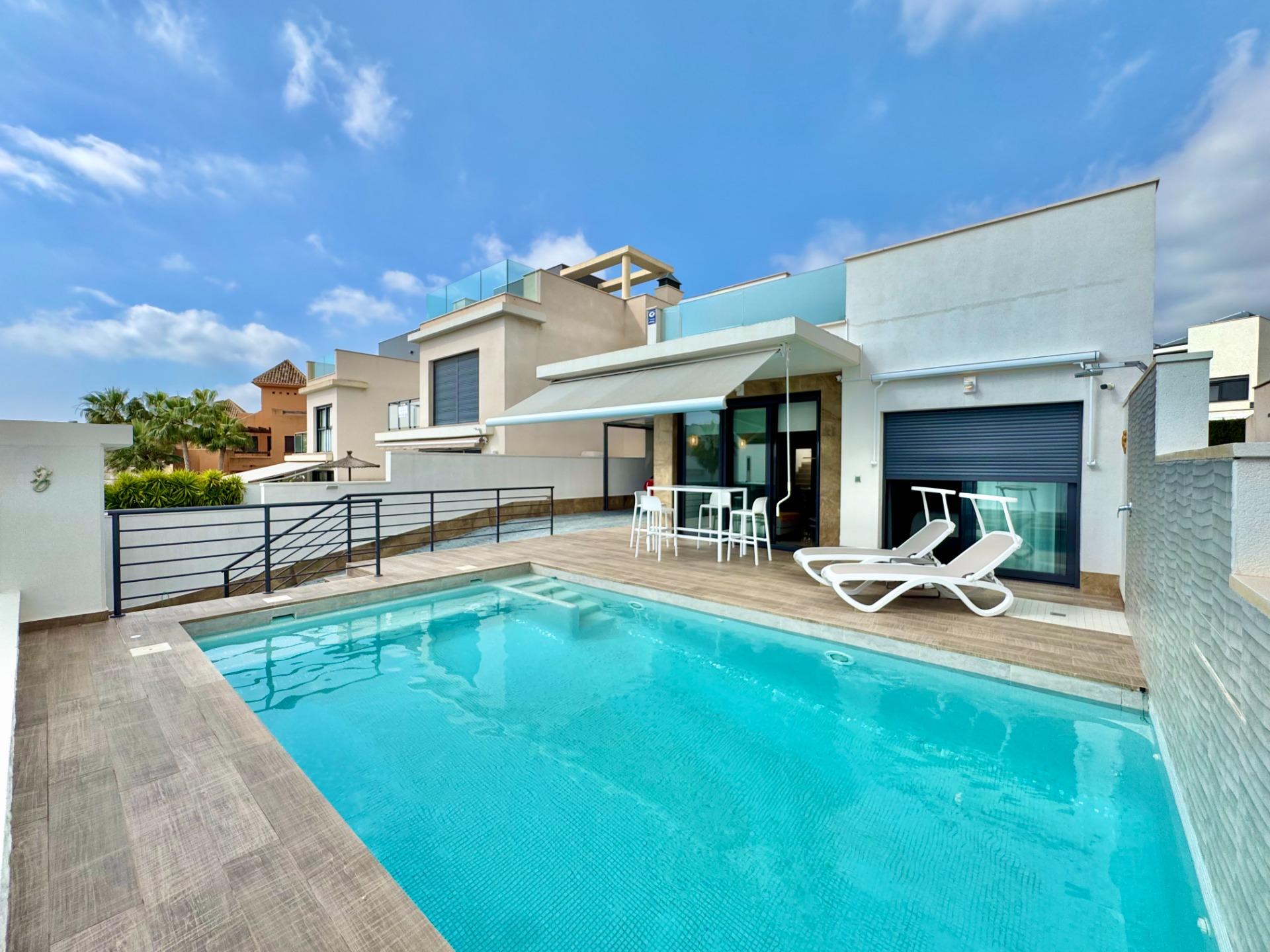 Villa in San Miguel de Salinas - view 1
