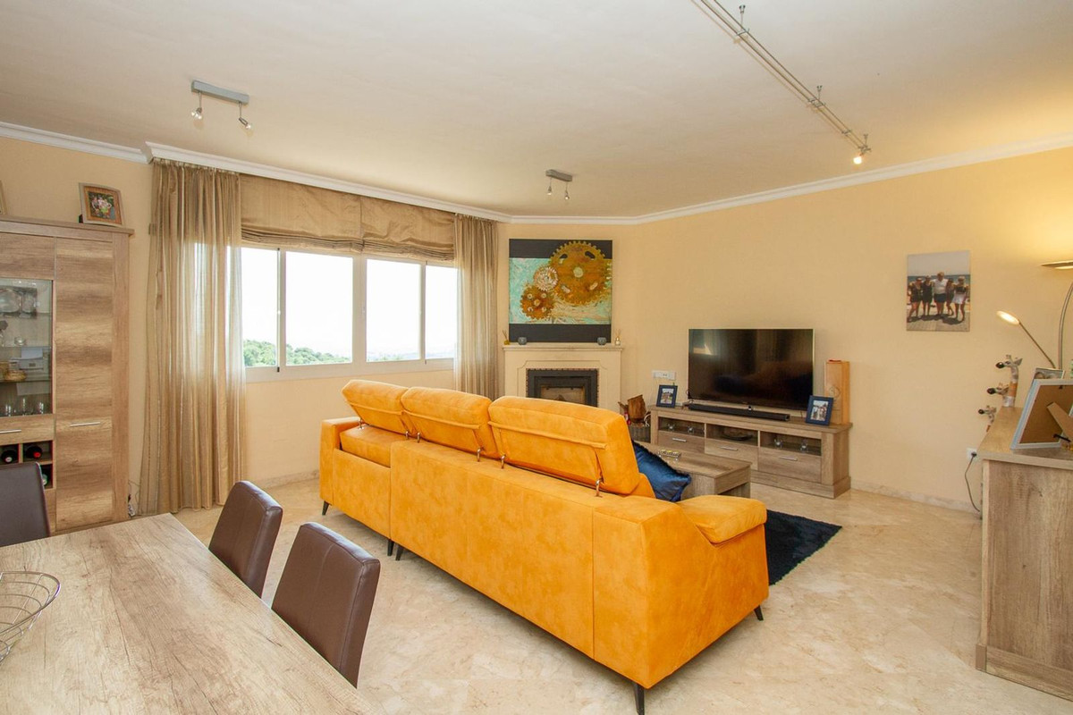 Penthouse in La Mairena - Image 2