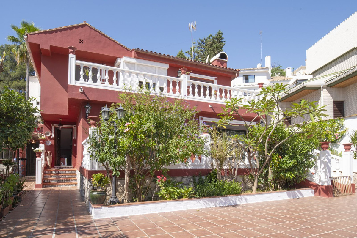 Villa in Malaga - view 1
