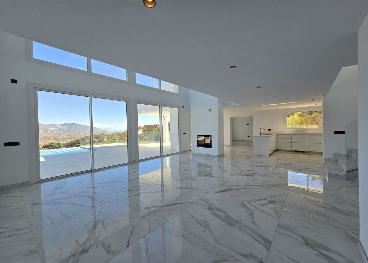 Villa in La Mairena - Image 2