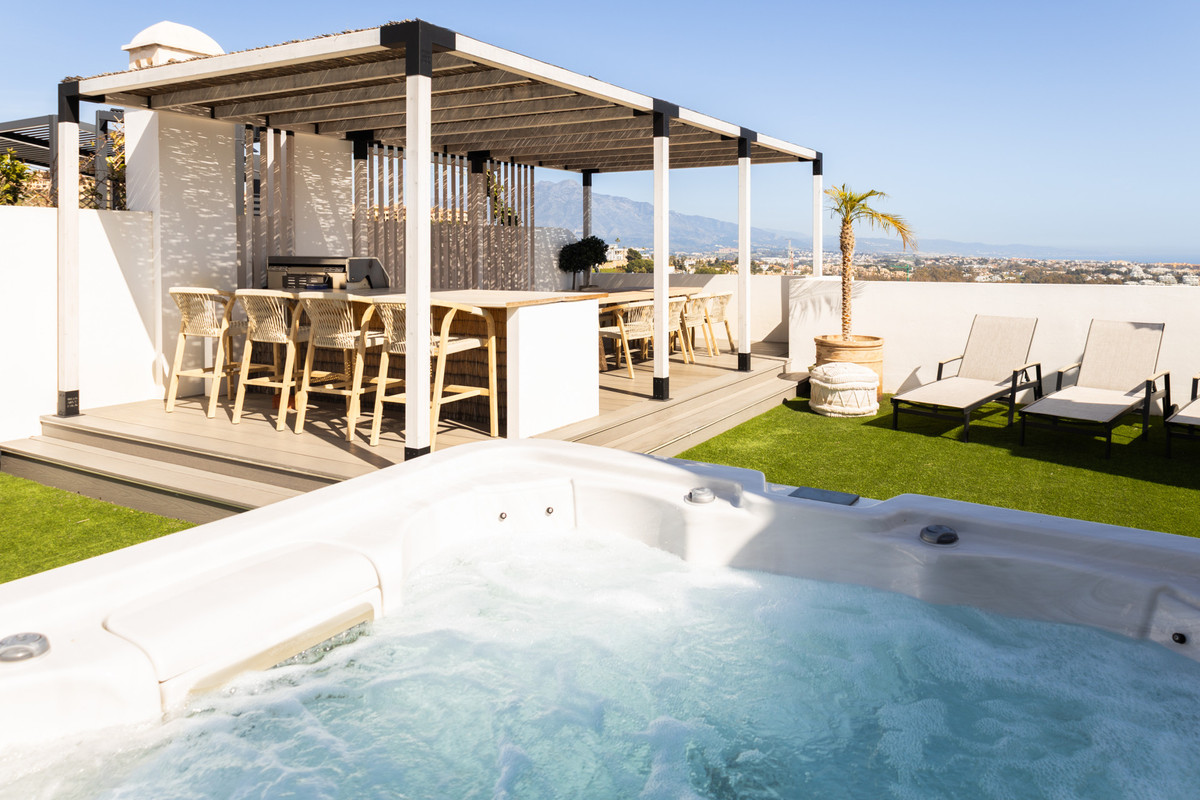 Penthouse in El Paraiso - view 1