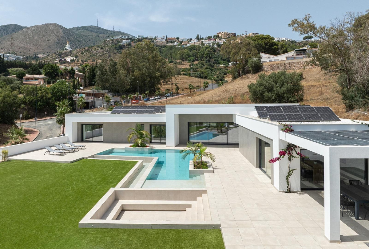 Villa in Benalmadena - view 1