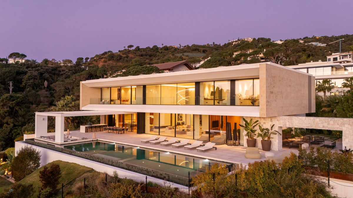 Villa in Benahavis - view 1