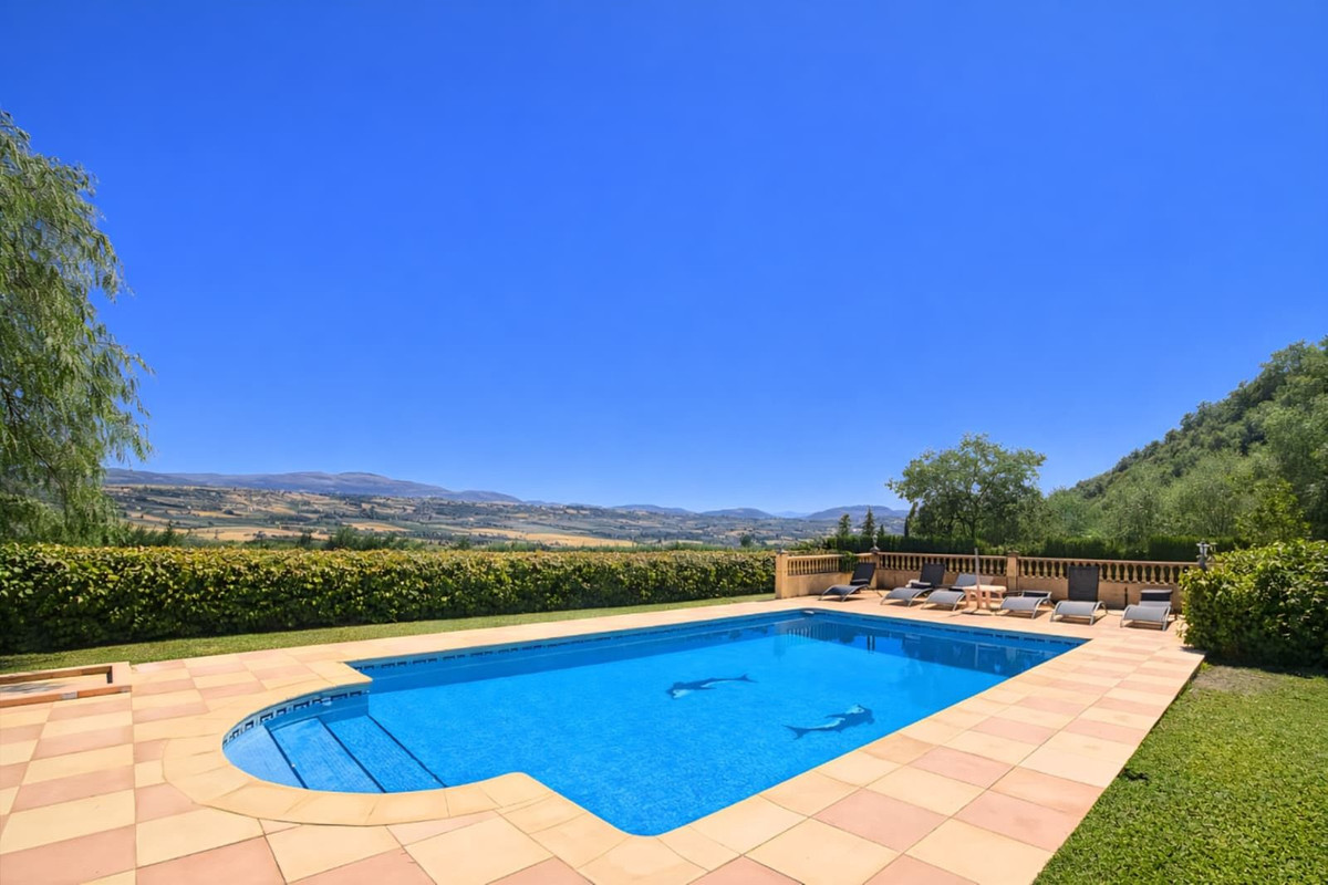 Villa in Ronda - view 1