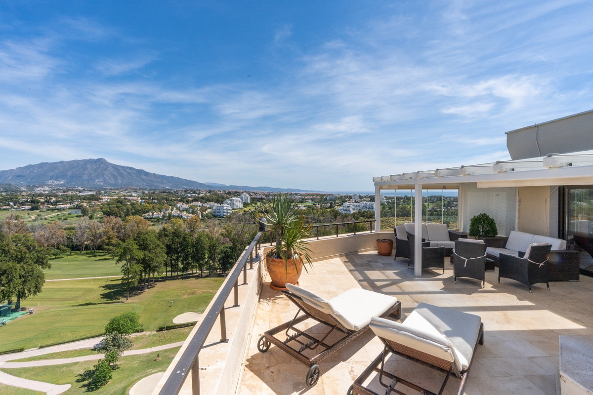 Penthouse in Estepona - Image 2