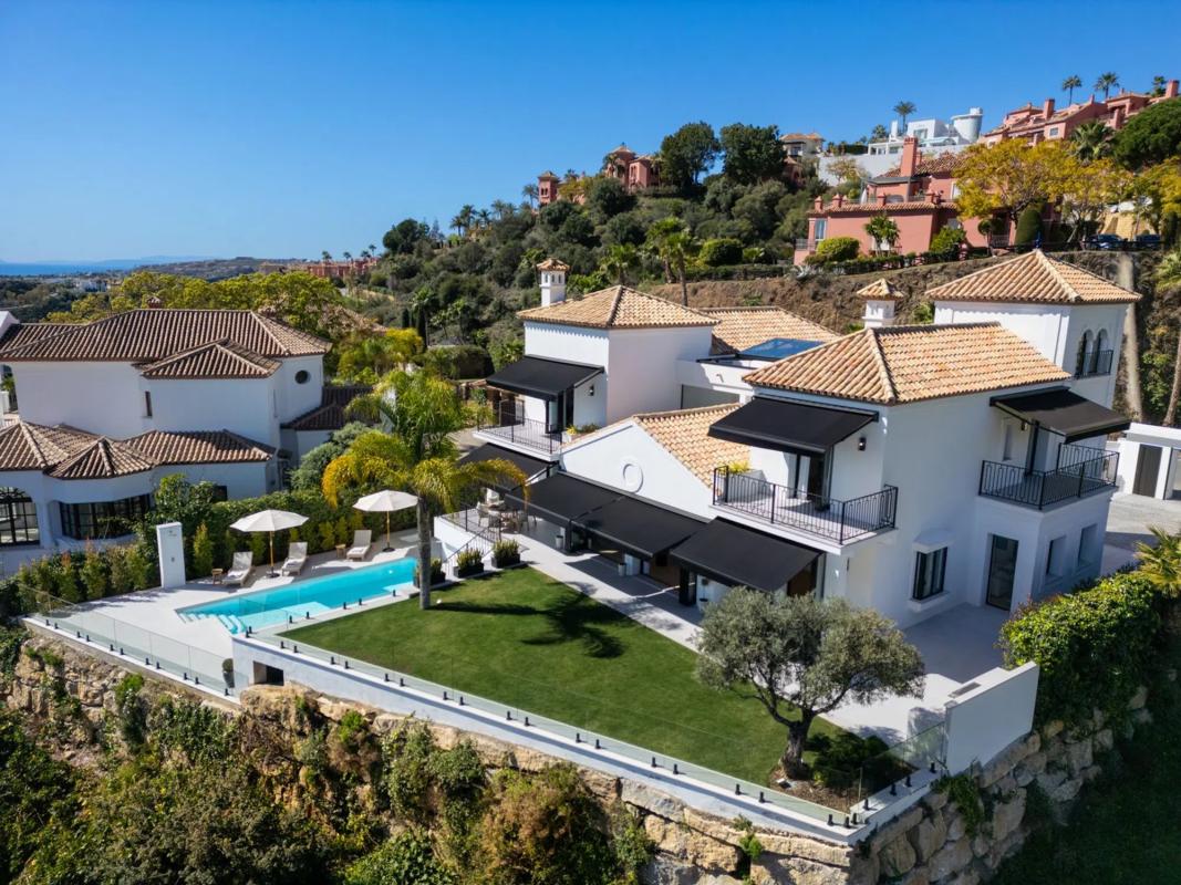 Villa in Benahavis - view 1