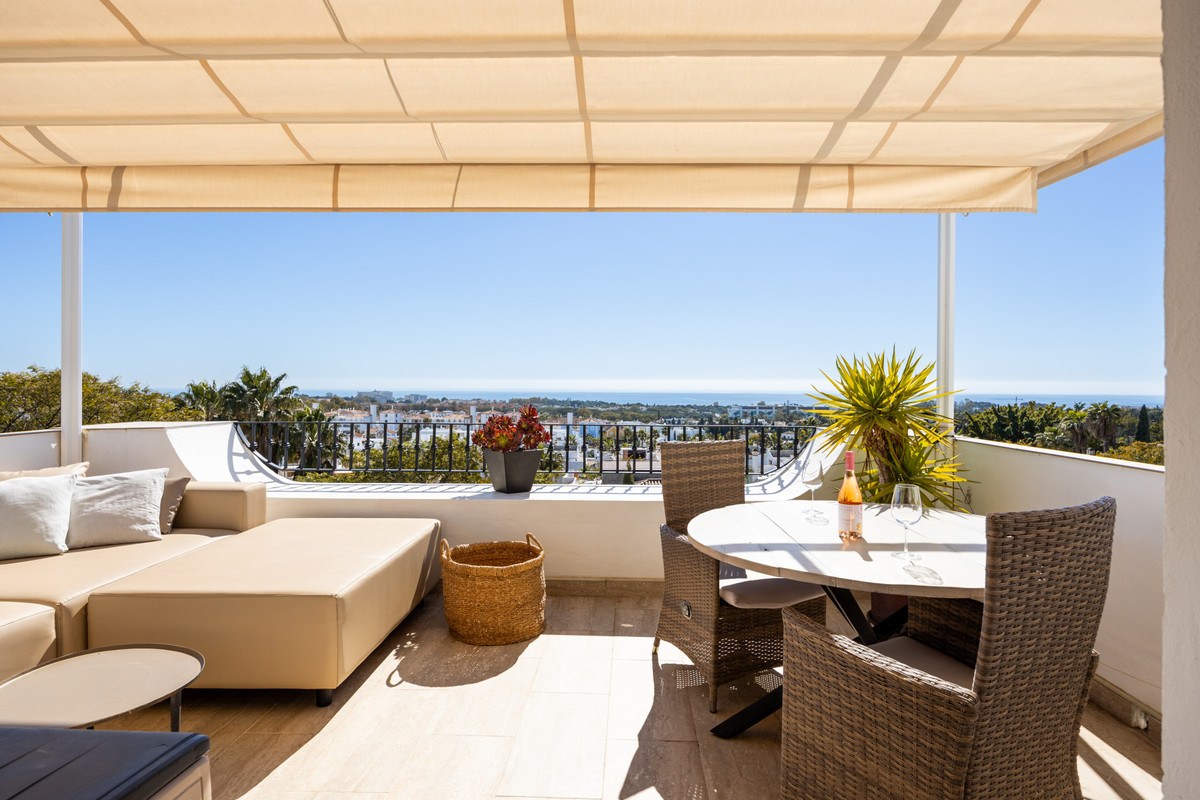 Penthouse in El Paraiso - view 1