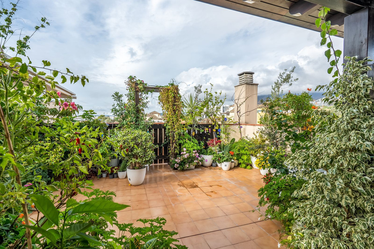 Penthouse in Estepona - view 1