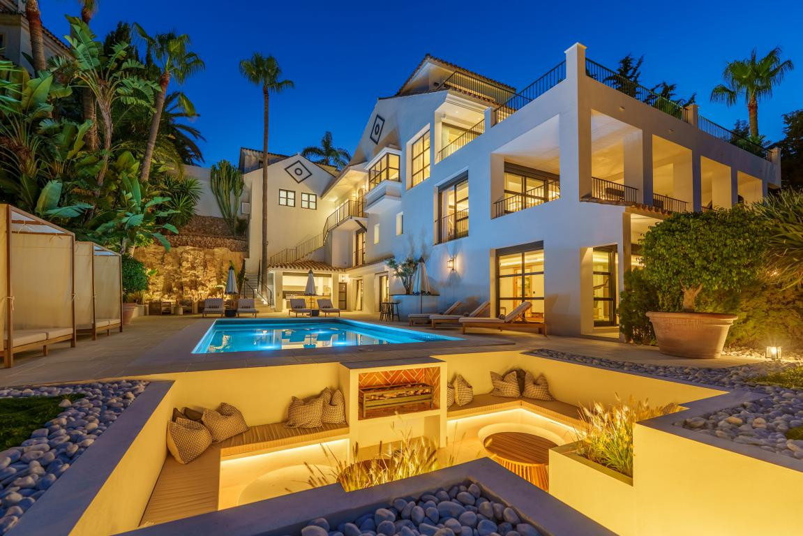Villa in Nueva Andalucia - view 1