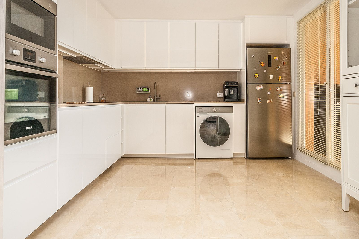 Penthouse in Elviria - Image 3