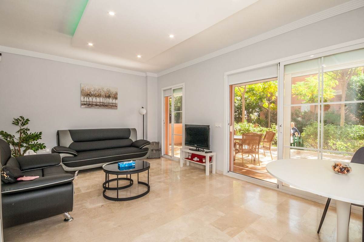 House in Elviria - Image 3