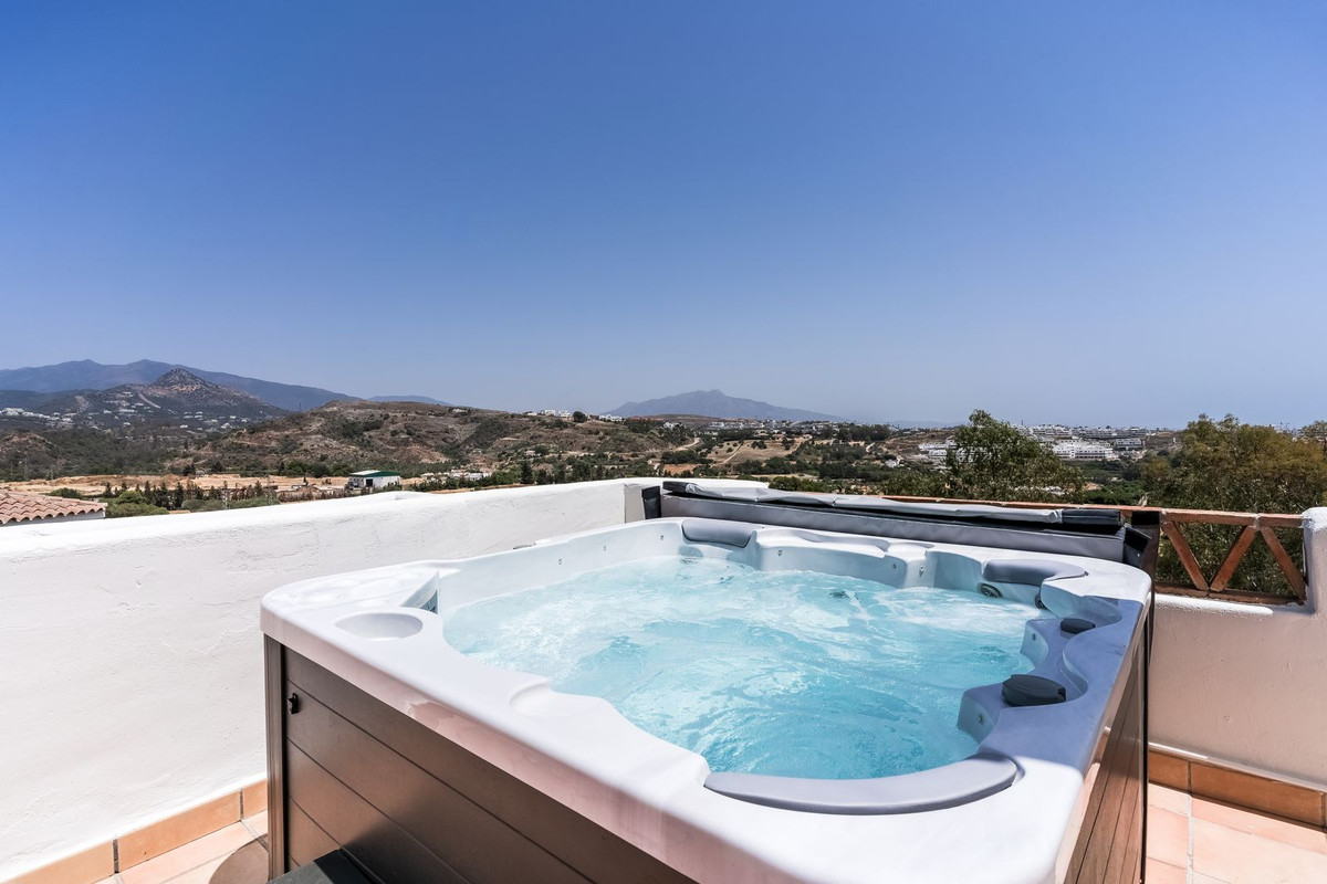 Penthouse in Estepona - view 1