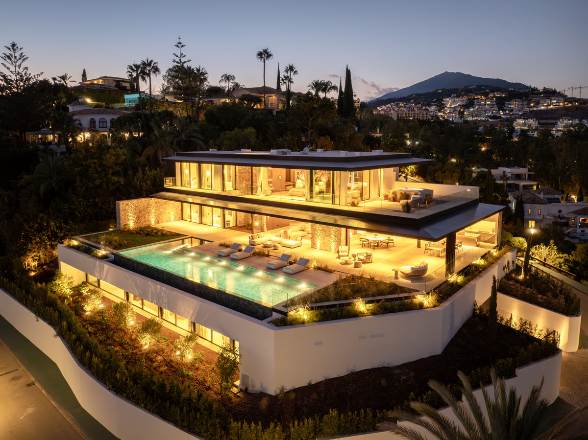 Villa in Marbella - view 1