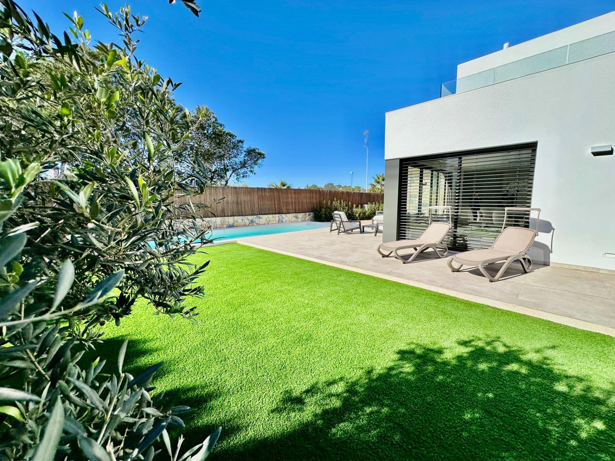 Villa in Dehesa de Campoamor - view 1