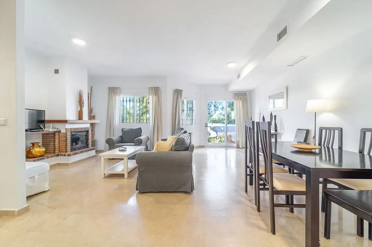 House in Alhaurin de la Torre - Image 3