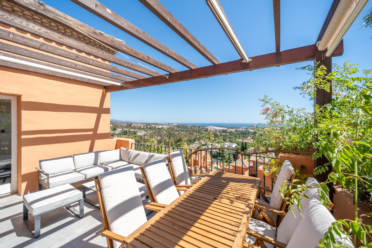 Penthouse in Nueva Andalucia - Image 2