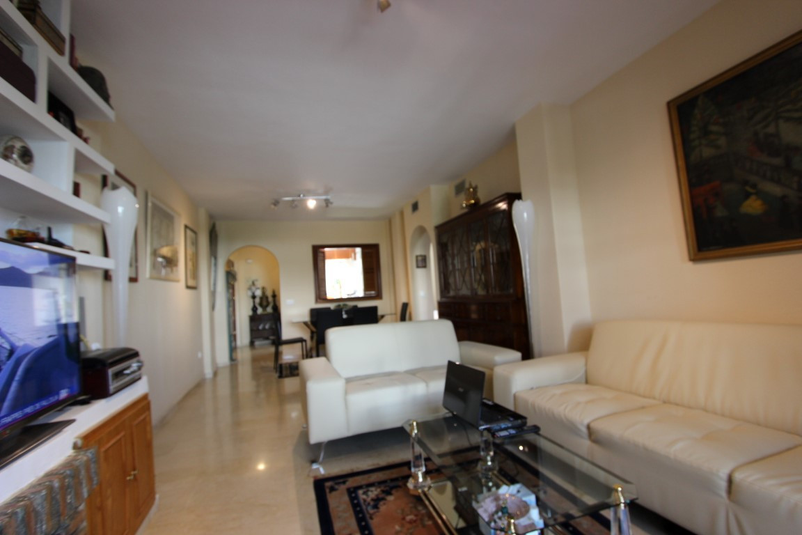 House in Estepona - Image 2