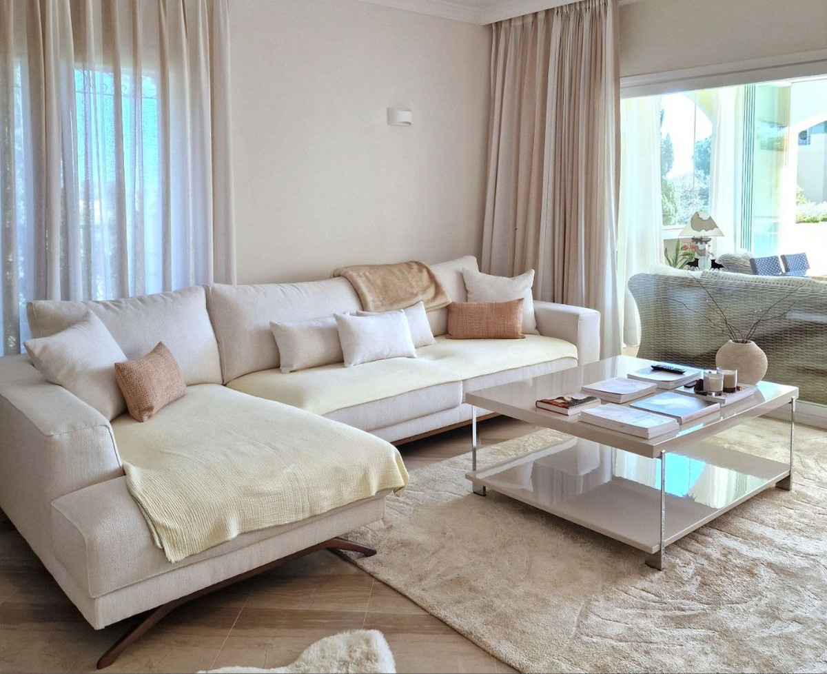 House in Elviria - Image 3