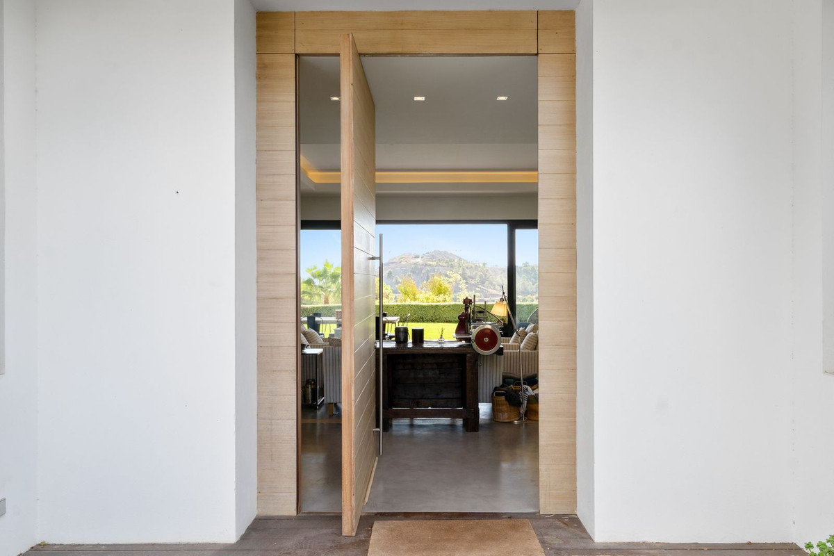 Villa in Benahavis - Image 2