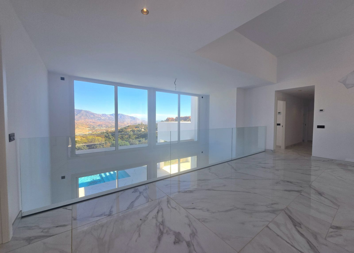 Villa in La Mairena - Image 3