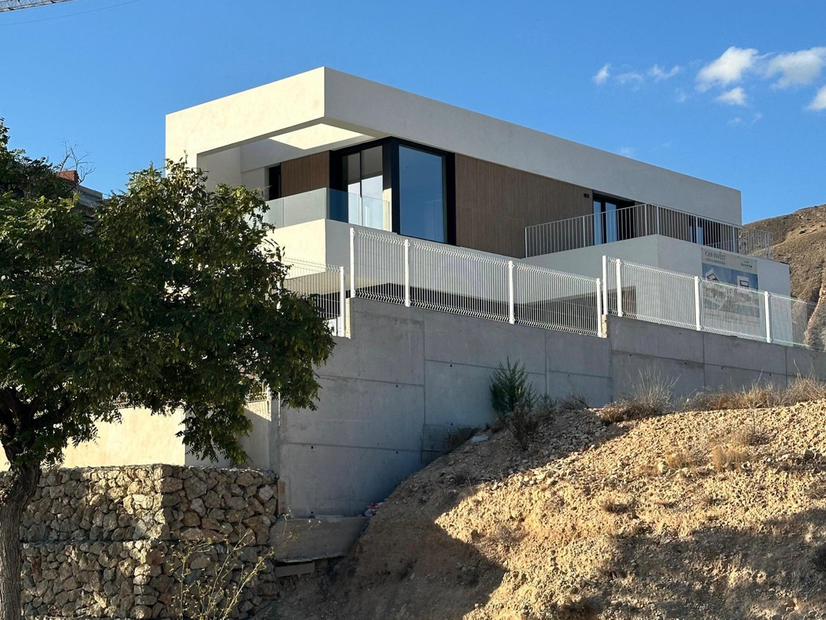 Villa in Alicante - Image 2