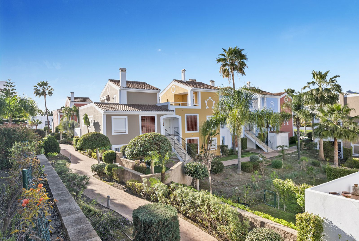 House in Estepona - Image 3