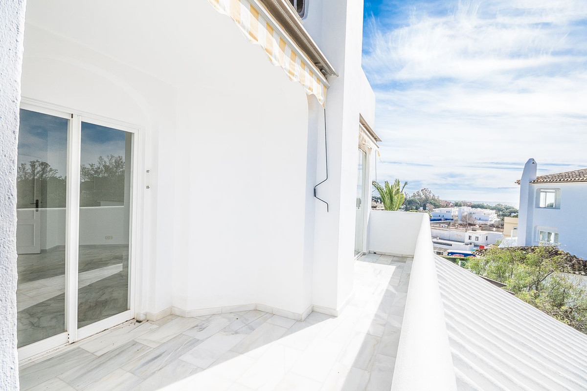 House in Elviria - Image 3