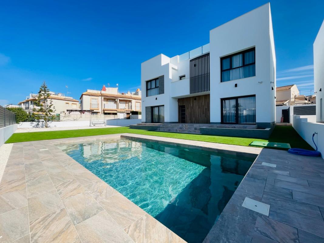 Villa in Torrevieja - view 1