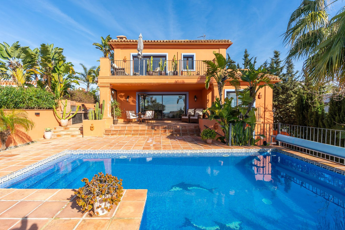 Villa in Marbella Del Este - view 1